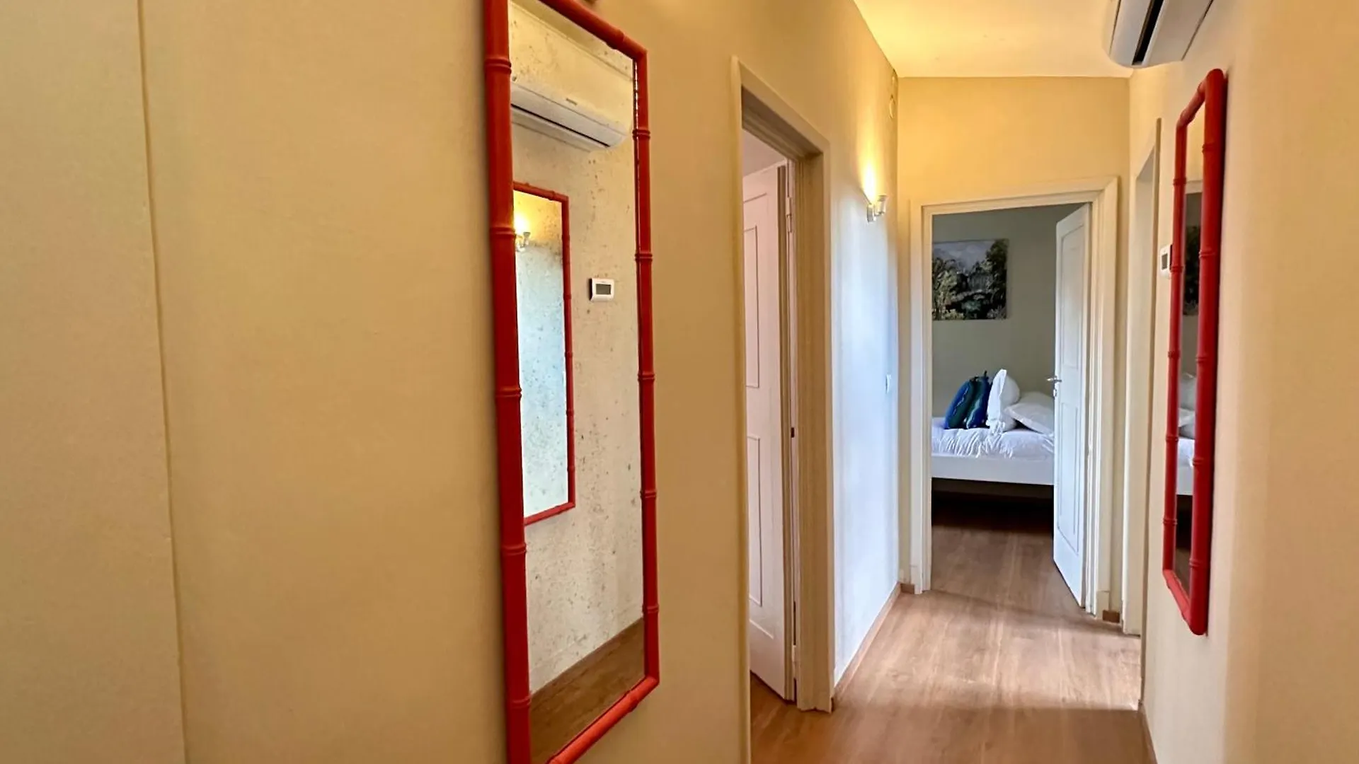 Hugo Apartment Florence 0*,  Italy